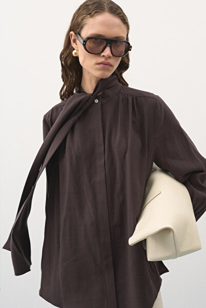 Jolamier Fular Detaylı Dökümlü Gömlek Kahve