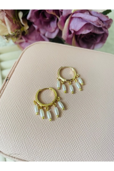 By Selen Suyolcu أقراط اللؤلؤ الفولاذية المتدلية