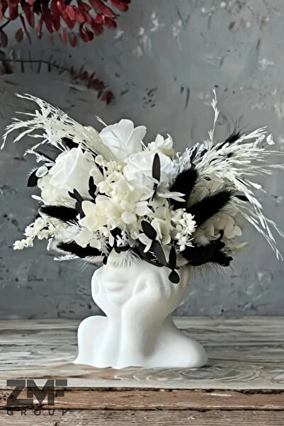 Cavelle Abstract Female Figure Decorative Minimal Vase