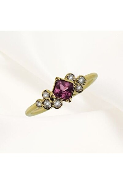Joliesse Diamonds - 14K Yellow Gold Ring with Pink Square Sapphire and Diamonds "Elegance Royale"