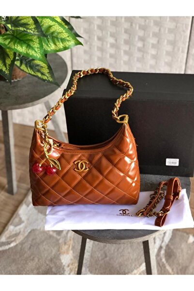 GGGG Shoulder bag with accessories