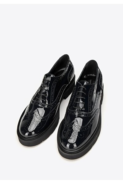 Wittchen Pantofi de damă din piele cu perforații, piele lăcuită neagră