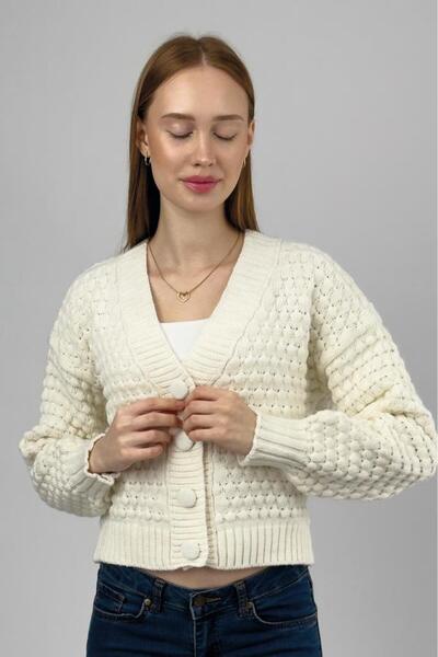 Betimoda Women's V-Neck Buttoned Knitted Sweater Short Cardigan Ecru
