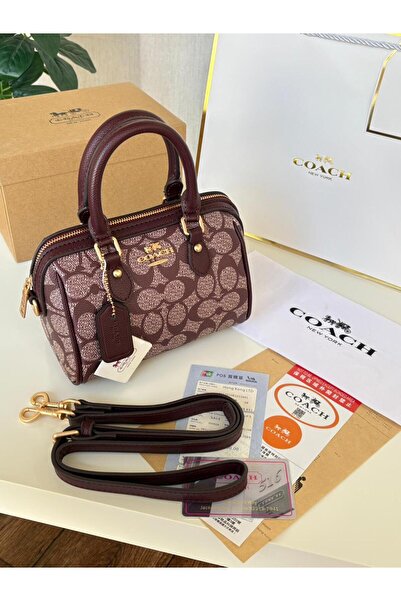 GGGG Shoulder bag with accessories