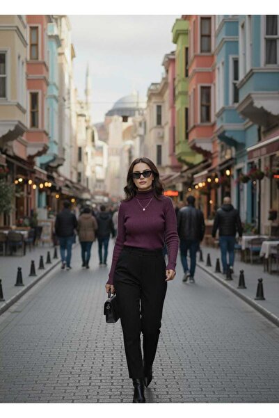 Tradinyom Жіночий м'який трикотажний светр з високим коміром