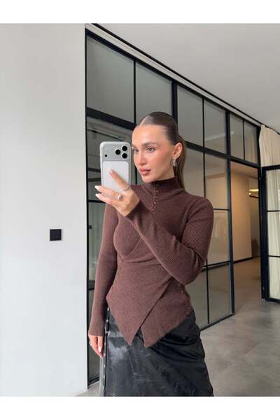 BB Bensu Buyruk DİK YAKA KRUVAZE KAHVERENGİ TRİKO KAZAK