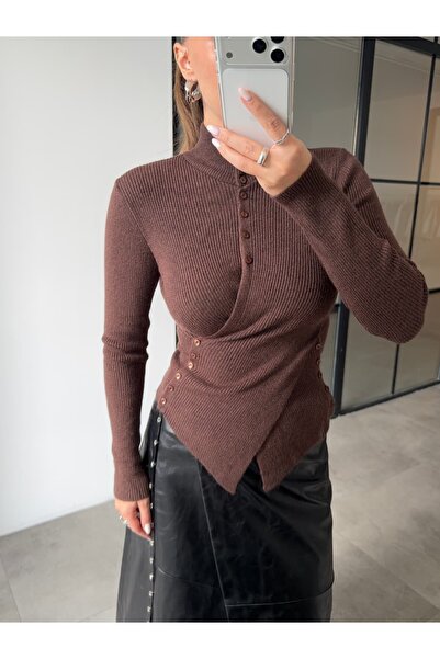 BB Bensu Buyruk DİK YAKA KRUVAZE KAHVERENGİ TRİKO KAZAK