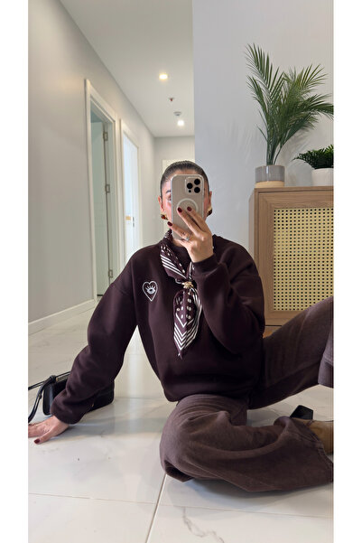 BİRCANÇİL Φουλάρι με μοτίβο καφέ καυτού καφέ με χρυσή αγκράφα και λεπτομέρεια φουλάρι