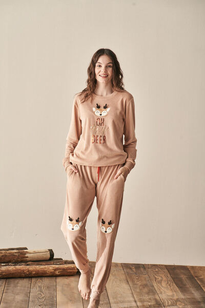 Stylish بجامة شتوي ناعمة بلون بني مخطط مع بيج بتطريز شخصية لطيفة بتصميم ضيق م...