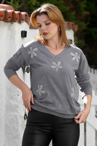 Chiccy Gray Melange V-Neck Long Sleeve Leaf Patterned Beaded Casual Knitwear Sweater 65 60