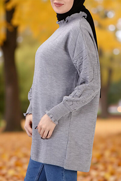 Qlees Fashion Transitional Gray Knitwear Tunic Sweater with Pompom Sleeves, Crew Neck and Embossed Knit Pattern