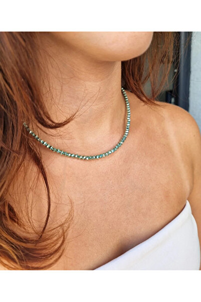 NEMOR STUDIO قلادة كريستال خضراء معدنية لامعة I مجموعة الأناقة اللامعة