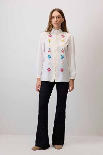 Touché Privé قميص من قماش البوبلين المطرز بالزهور