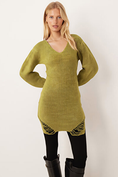 armonika Γυναικείο πλεκτό φόρεμα με λαδί πράσινο λαιμόκοψη και σχισμένο άκρο ARM-26K136008