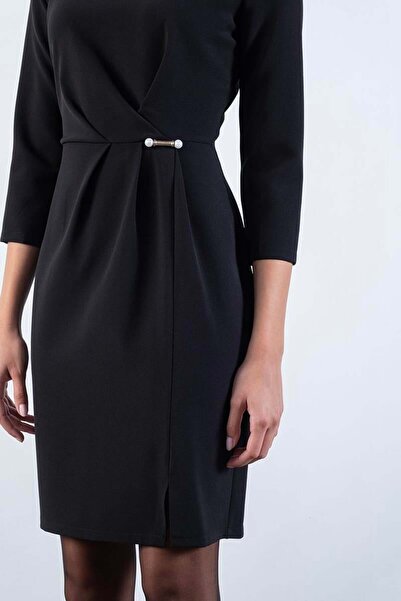 Spazio Fairbrass Bisiklet Yaka Beli İncili İğne Detaylı Elbise SİYAH