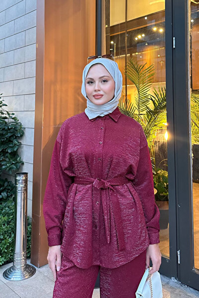 LOCCO Γυναικείο κοστούμι με λεπτομέρεια από σμάλτο με δέσιμο στη μέση μπορντό