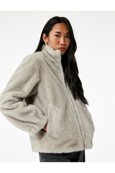 Koton X Melis Ağazat - Suni Süet Astarlı Dik Yaka Uzun Kollu Crop Fermuarlı Peluş Mont