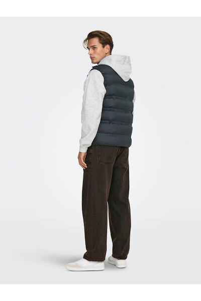 Only & Sons Чоловічий безшовний жилет ONSUNION SEAMLESS LIFE PUFFER VEST OTW OS22034830-4827222