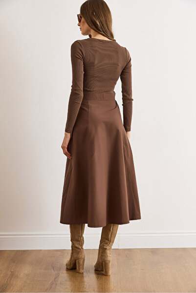 Olalook Kadın Kahverengi Gizli Fermuarlı Kemerli Garnili Maxi Elbise ELB-19002553