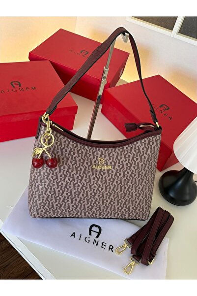 GGGG Shoulder bag with accessories