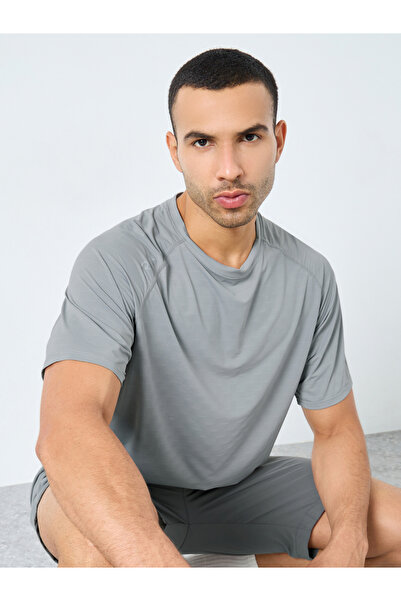 Styli Regular Fit Shoulder Print Detail Athleisure T-Shirt