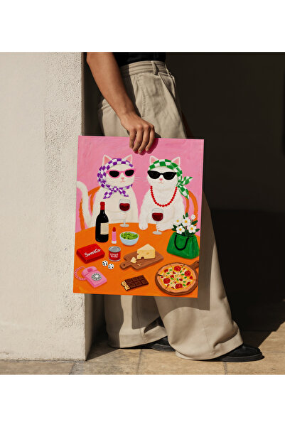 Sweetco Çerçevesiz Poster Gossip Cats | Komik Kedi Temalı Şarap ve Mutfak Duvar Dekoru