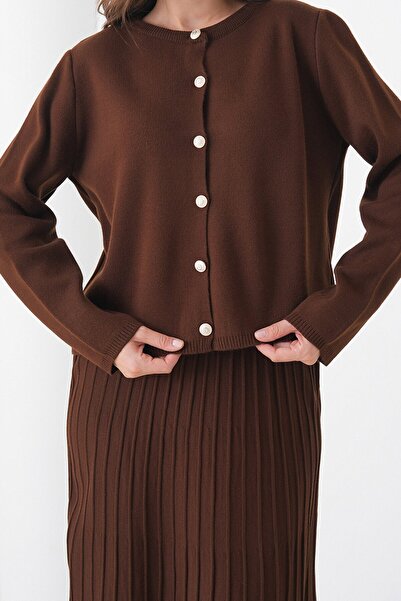 VAGGON Women's Brown Crew Neck Buttoned Cardigan and Pleated Midi Skirt Set Vs01441