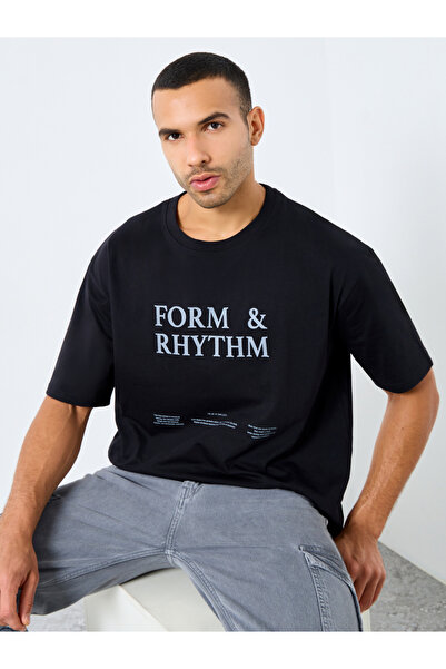 Styli تي شيرت رجالي أسود كبير الحجم بطبعة جرافيكية