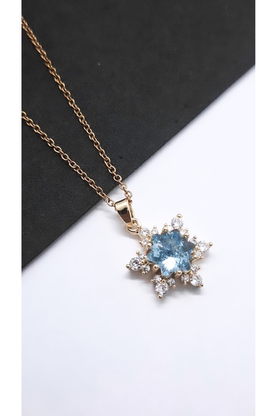 Serenity قلادة من الفولاذ على شكل ندفة الثلج مرصعة بحجر الزركون الأزرق والأبيض