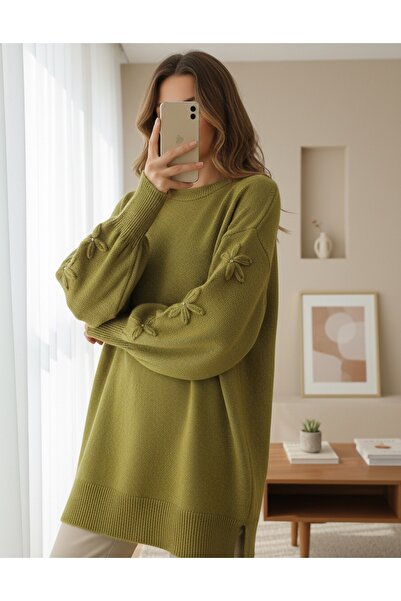 MissRunin Kolu Çiçek Detaylı Yuvarlak Yaka Yumoş Triko Kazak