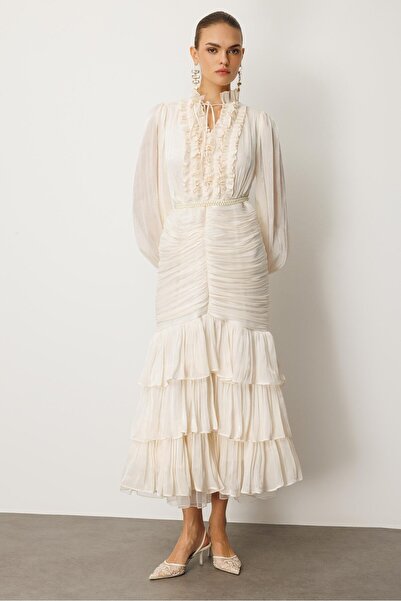 Nefeli İnci Kemer Detaylı Volan Yaka Kat Etek Jakar Elbise EKRU