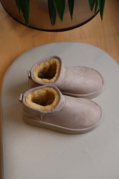 Crux أحذية نسائية من جلد الغزال الكريمي مع فرو من الداخل