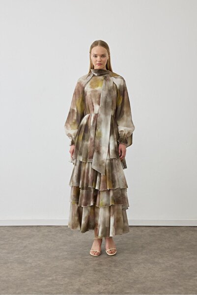 TERZİ DÜKKANI STAN DESENLİ KAT KAT ELBİSE YEŞİL