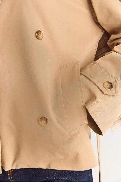 MODAMERSİ Women's Tan Mock Neck Belt Detailed Lined Short Trench Coat