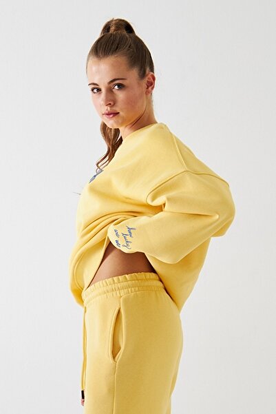 The Champ Clothing Γυναικείο φούτερ oversized How Lucky Are We με τύπωμα Κίτρινο – Λαιμόκοψη, 3 κλωστές επένδυση fleece Fleece