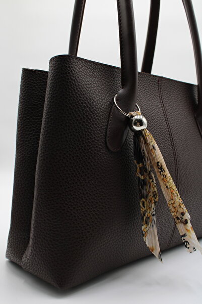 LASSO Kadın Kahverengi Charm Detaylı Büyük Boy Fermuarlı İç Cepli El, Kol ve Omuz Çantası