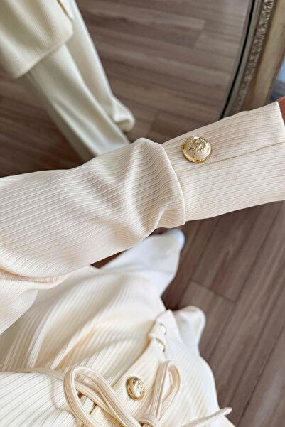 Ka Hijab material reiat seturi cu detaliu de nasturi aurii - bej