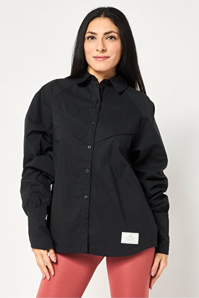 Nike قميص نسائي قصة فضفاضة بأكمام طويلة مناسب للأنشطة الخارجية، أسود