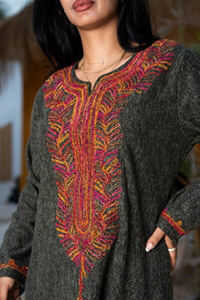 AFandina A jalabiya that combines luxury and true warmth, made of natural wool A-00400