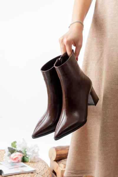 CANPOLATAYAKKABI MARTE ŞIK TOPUKLU SİVRİ BURUN KADIN BOT-GÜNLÜK VE OFİS KOMBİNLERİNE UYGUN