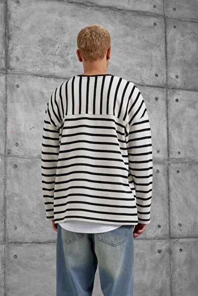 NOMARC Черна раирана блуза с V-образно деколте