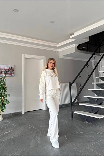 Bella Belluci بغطاء رأس مجموعة مع تفاصيل الدبابيس والسلاسل