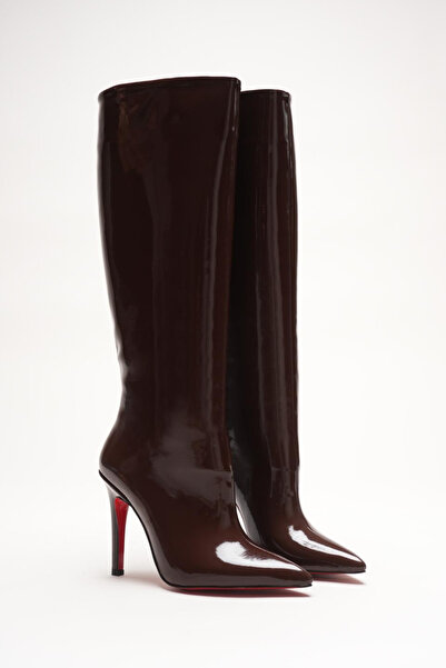 Ayakkabı Ateşi Cizme de damă cu vârf ascuțit, fără fermoar, cu toc subțire, sub genunchi, Monias, piele lacuită maro