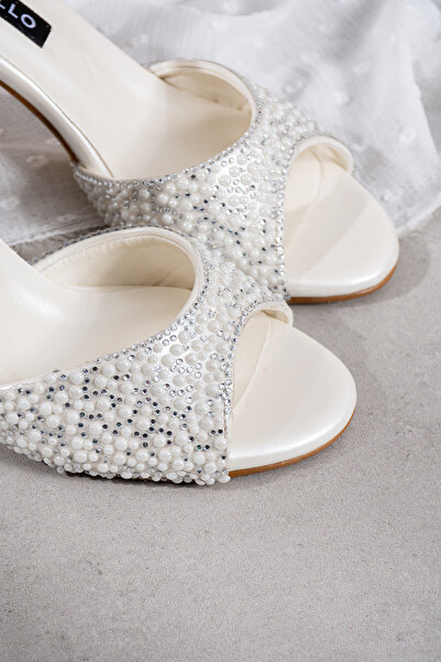 es exello Velluto Goblet Heeled Pearl Detailed Bridal Shoes