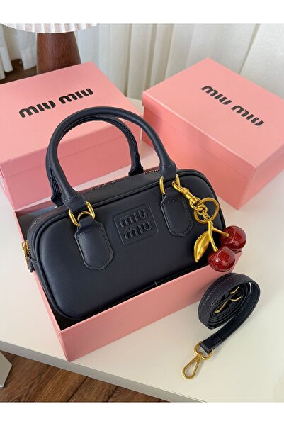 bag Shoulder bag with accessories