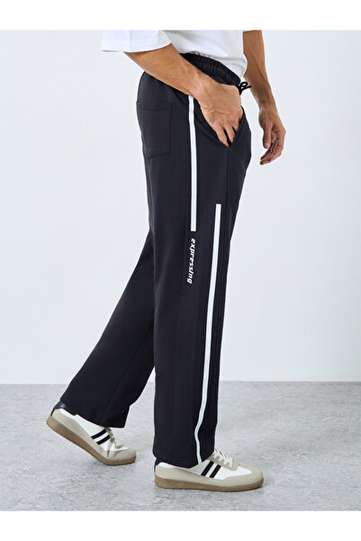 Styli Men Black Slogan Print Oversized Joggers