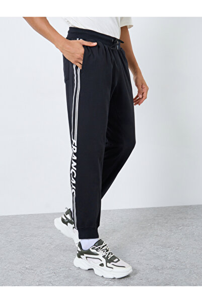 Styli Men Black Slogan Print Joggers