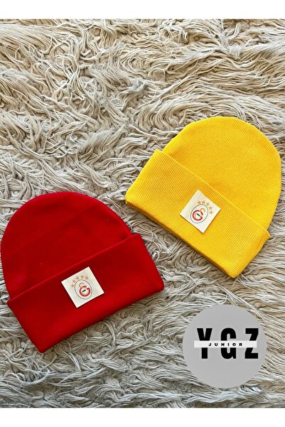 ygz junior Pack of Ribbed Knit Flexible Berets with Coat of Arms Details