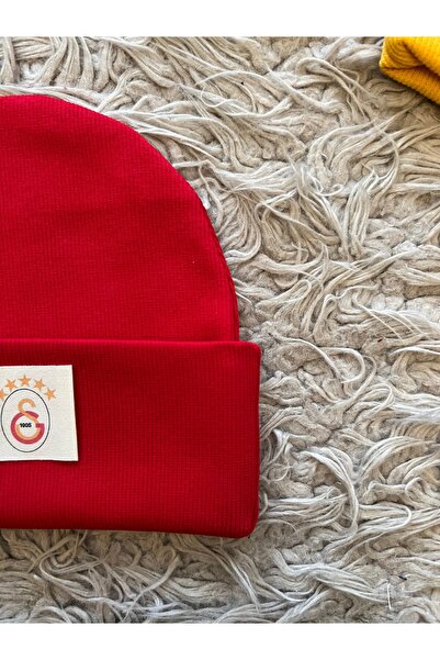 ygz junior Pack of Ribbed Knit Flexible Berets with Coat of Arms Details