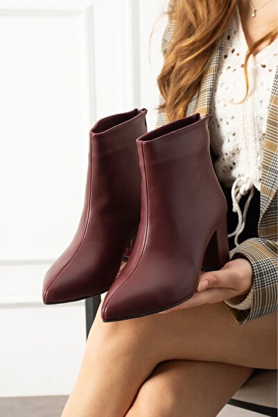 Cohy حذاء بوت نسائي ذو مقدمة مدببة مظهر جلدي بكعب سميك